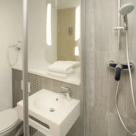 Ibis Gerland Merieux Отель 3*