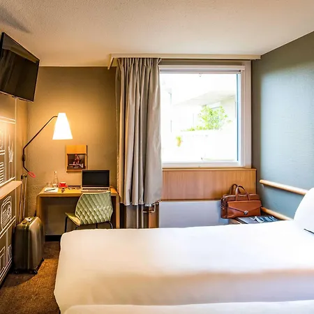 Ibis Gerland Merieux
